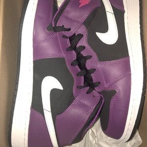Jordan 1 Grape Mid 7Y